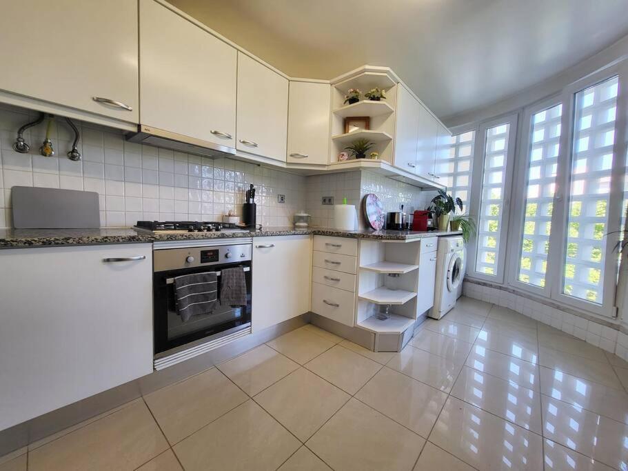 Family-friendly Flat 2br 2ba Metro Telheiras Appartement Lissabon